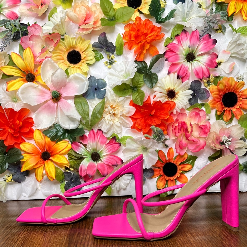 Lemonade brand in box - hot pink size 9